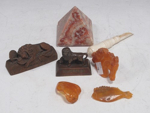 Lot 98 - Small group of collectables, to include an...