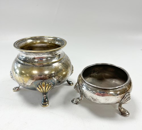 Lot 191 - A mid 18th century silver cauldron salt, mark...