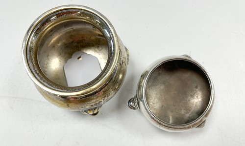 Lot 191 - A mid 18th century silver cauldron salt, mark...