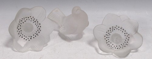 Lot 72 - Lalique, a pair of poppy flowers and a model...