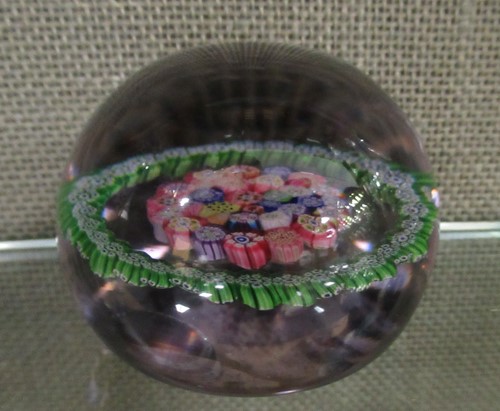 Lot 43 - Paul Ysart paperweight with garlanded...