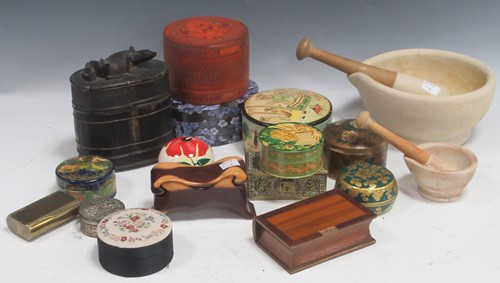 Lot 70 - A collection of decorative trinket and other...