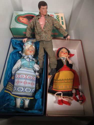 Lot 65 - Costume dolls and toys, including Design...