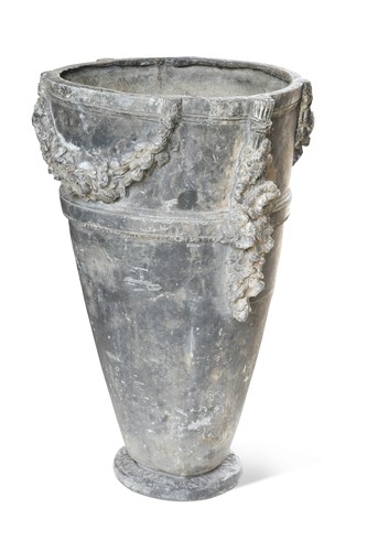 Lot 633 - A large lead garden urn, 18th/19th century
