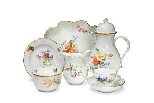 Lot 338 - A Meissen coffee and tea service for twelve, 20th century