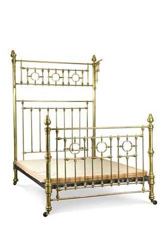 Lot 506 - An Edwardian brass frame double bed