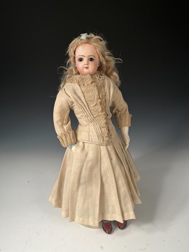 Lot 54 - A Jumeau bisque shoulder head fashion doll, size 6, circa 1880