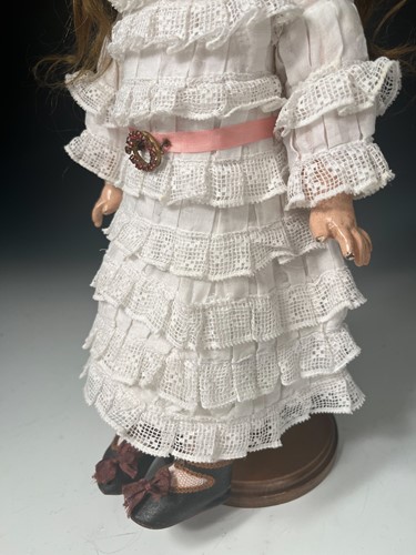 Lot 87 - A Tete Jumeau bisque head Bebe, size 5