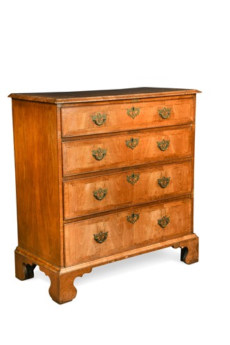 Lot 334 - A walnut chest of drawers, 18th century