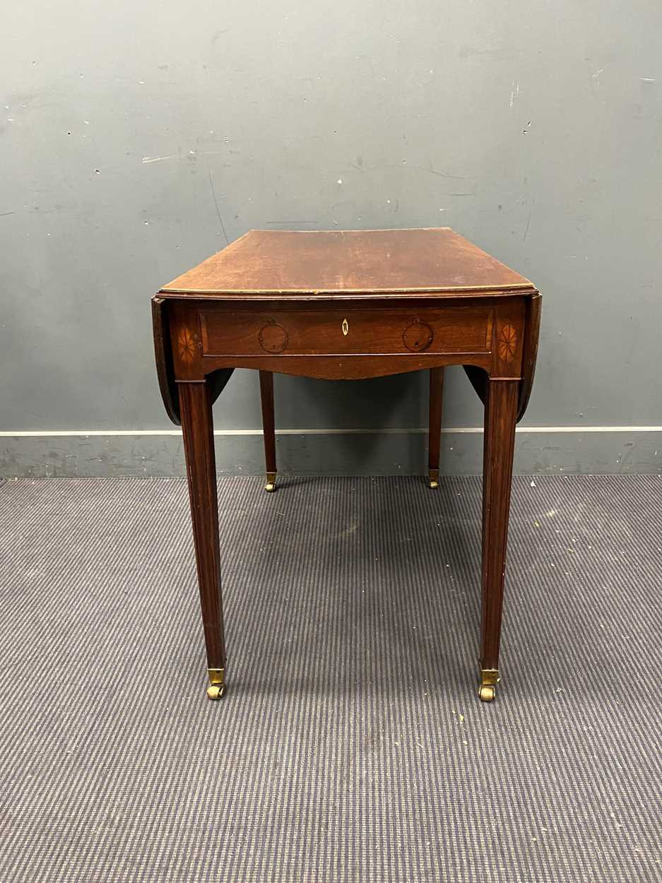 Lot 378 - A Sheraton style pembroke table, 71 x 53 x 89cm