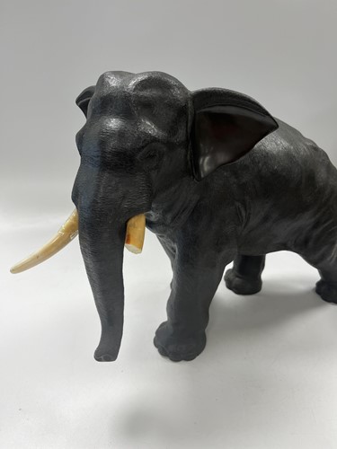 Lot 63 - A Japanese bronze figure of an Indian elephant, Genryusai Seiya, late Meiji Period (1868-1912)