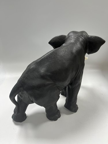 Lot 63 - A Japanese bronze figure of an Indian elephant, Genryusai Seiya, late Meiji Period (1868-1912)