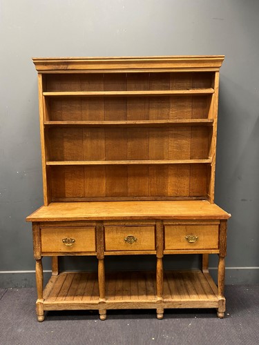 Lot 691 - Small oak dresser 185cm x 137cm x 46cm