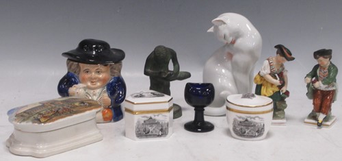 Lot 7 - A 19th century Prattware box of Alexandra...