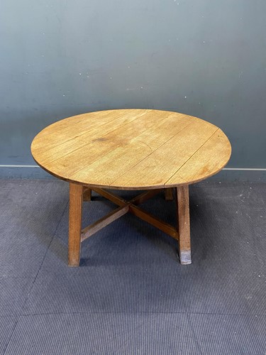 Lot 287 - A Heal's oak 'Letchworth' dining table