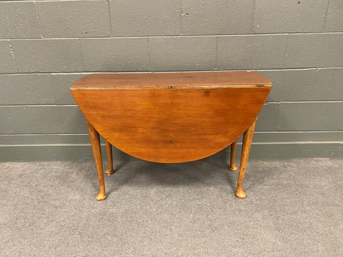 Lot 388 - Small mahogany drop-leaf supper table set on...
