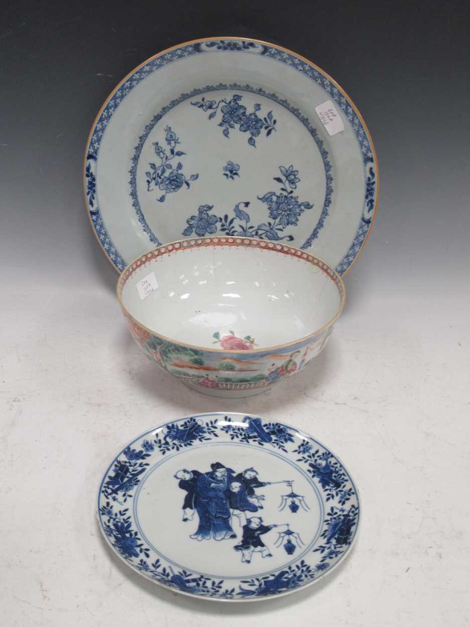 Lot 120 - A large Chinese blue and white plate, 18th...