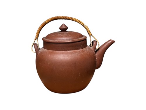 Lot 37 - A Chinese Yixing teapot and cover