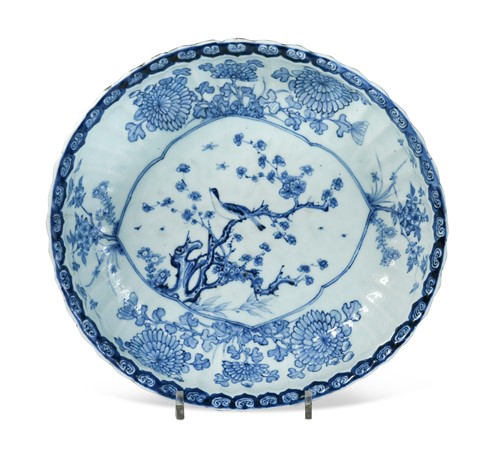 Lot 12 - A Chinese blue and white export porcelain oval serving dish, Qianlong circa 1750-60