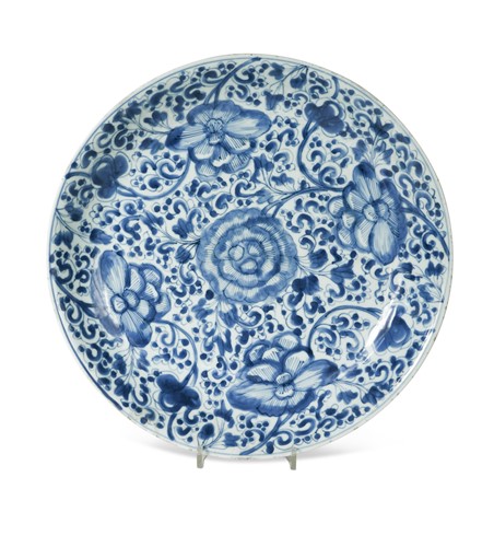 Lot 3 - A Chinese blue and white porcelain lotus dish, Kangxi Emperor (1662-1722)