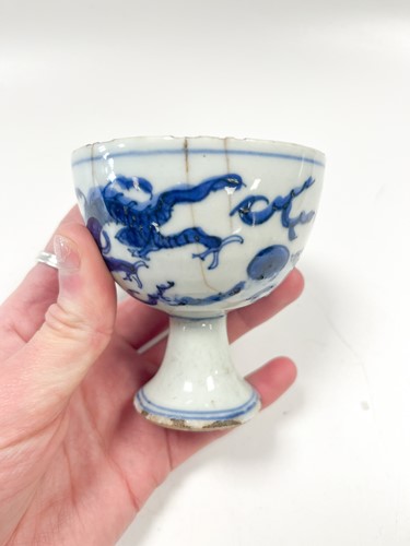 Lot 1 - Two Chinese blue and white porcelain dragon stem cups, late Ming Dynasty, circa 1600-1640