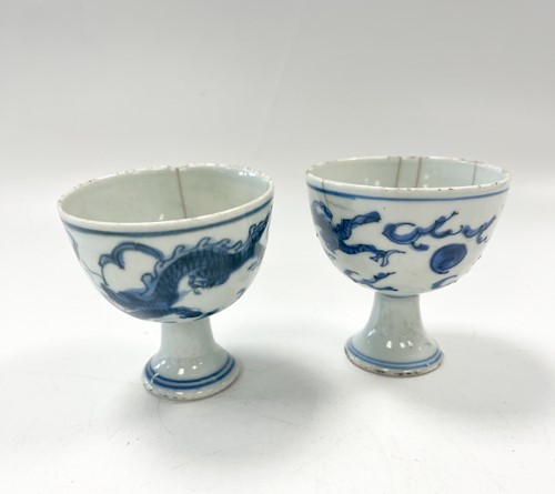 Lot 1 - Two Chinese blue and white porcelain dragon stem cups, late Ming Dynasty, circa 1600-1640