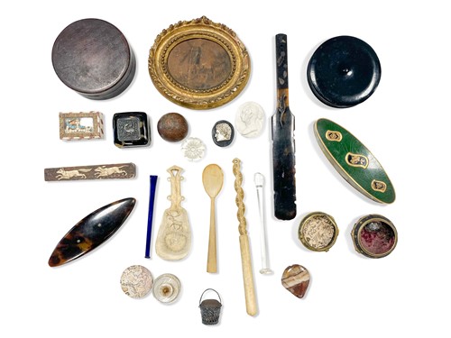 Lot 621 - A small collection of curios, 18th-20th century