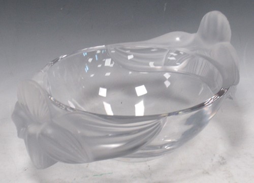 Lot 2 - A modern Lalique Loriol pattern bowl with...