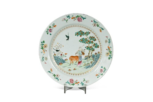 Lot 19 - A large Chinese porcelain famille rose plate, 18th century