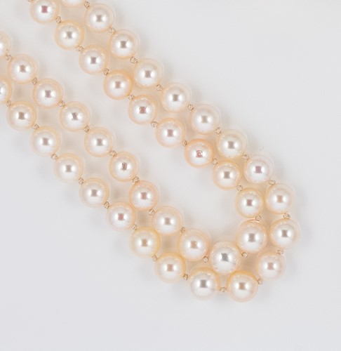 Lot 39 - A double row cultured pearl necklace