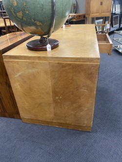 Lot 313 - An Art Deco maple desk