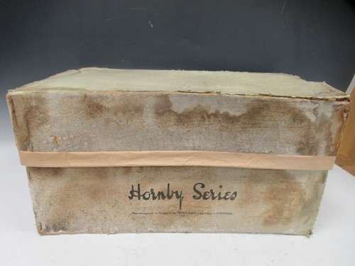 Lot 261 - Hornby No E2E Engine Shed for O Gauge, boxed;...