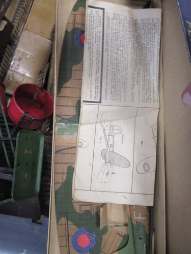 Lot 261 - Hornby No E2E Engine Shed for O Gauge, boxed;...