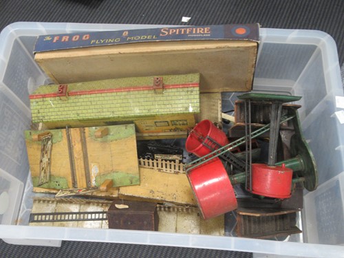 Lot 261 - Hornby No E2E Engine Shed for O Gauge, boxed;...