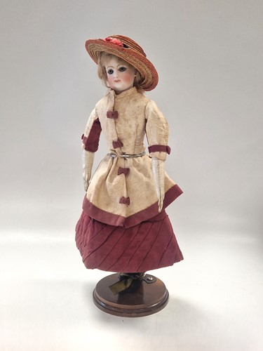 Lot 56 - A Francois Gaultier shoulder head fashion doll, late 19th century