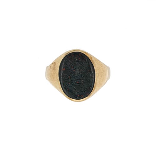 Lot 13 - A bloodstone signet ring