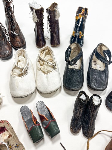 Lot 205 - A quantity of dolls' shoes, socks and gloves