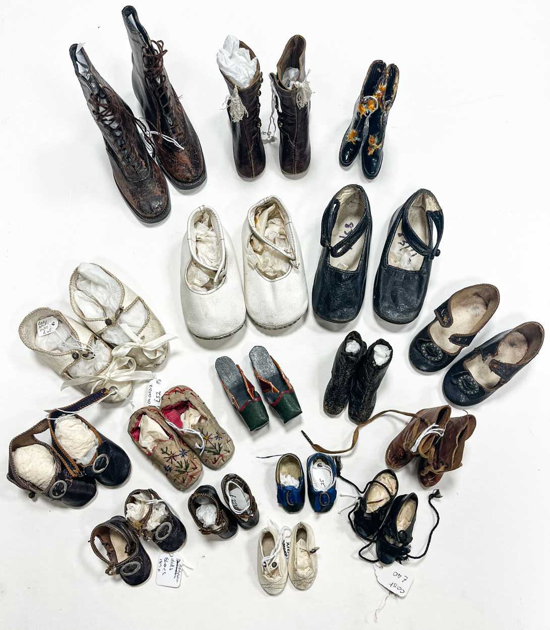 Lot 205 - A quantity of dolls' shoes, socks and gloves