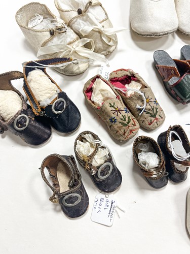 Lot 205 - A quantity of dolls' shoes, socks and gloves