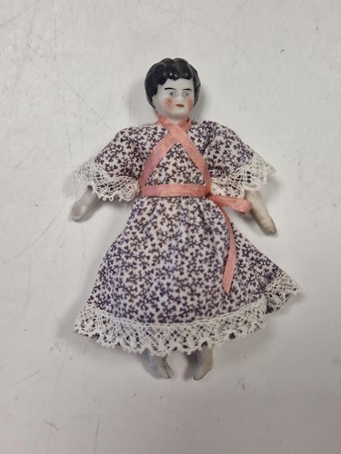 Lot 36 - A group of three German china shoulder head dolls' house dolls, late 19th century