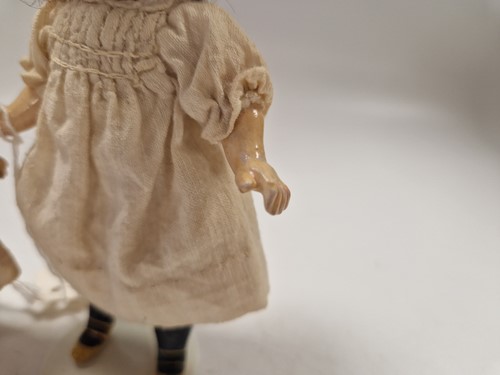 Lot 38 - A pair of Simon & Halbig mignonette dolls
