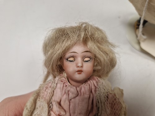 Lot 38 - A pair of Simon & Halbig mignonette dolls
