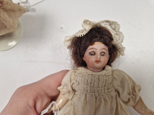 Lot 38 - A pair of Simon & Halbig mignonette dolls