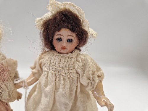 Lot 38 - A pair of Simon & Halbig mignonette dolls