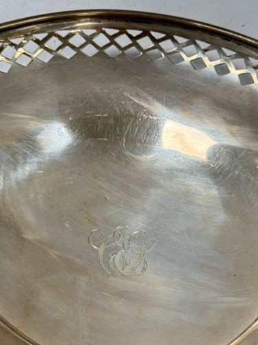 Lot 339 - A pair of George V silver fruit bowls