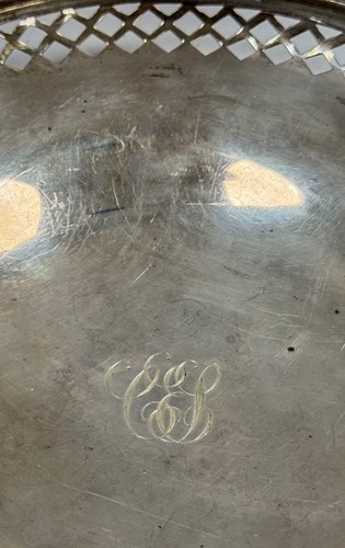 Lot 339 - A pair of George V silver fruit bowls