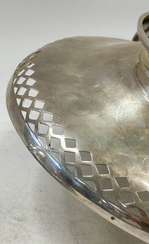 Lot 339 - A pair of George V silver fruit bowls