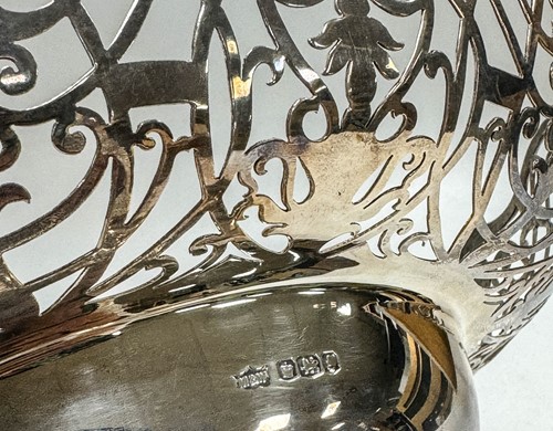 Lot 333 - A George V silver fruit bowl