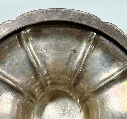 Lot 333 - A George V silver fruit bowl