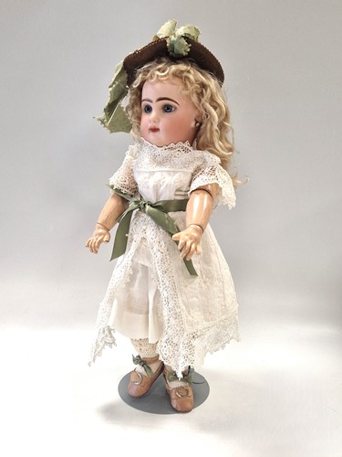 Lot 88 - A Tete Jumeau bisque head Bebe, size 6